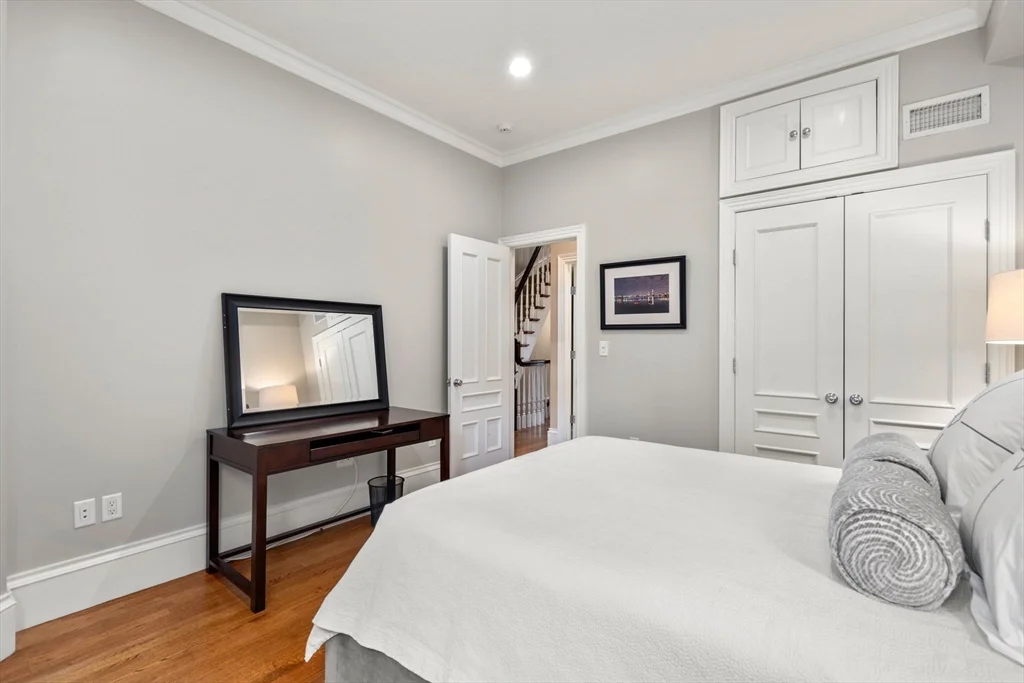 228 W Canton St, South End