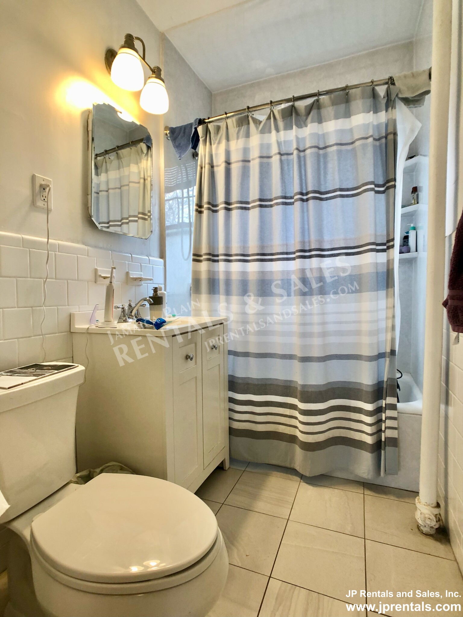 136 Arborway, Jamaica Plain