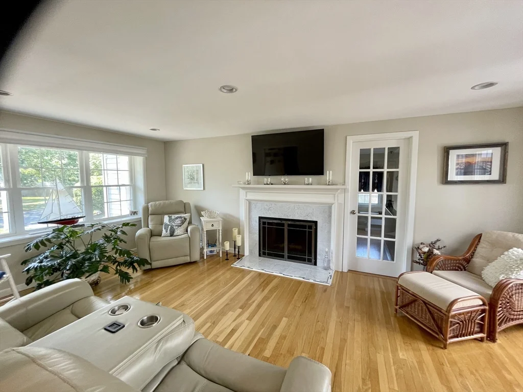 182 Beacon St, South Yarmouth