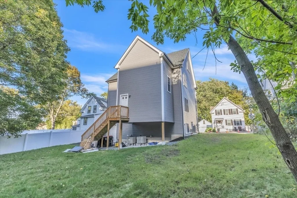 16-18 Peckham Ave, Brockton