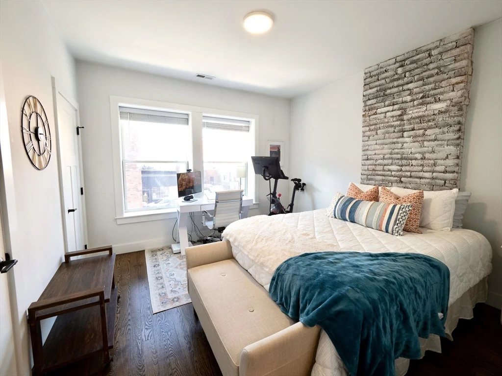 65 Border St, East Boston