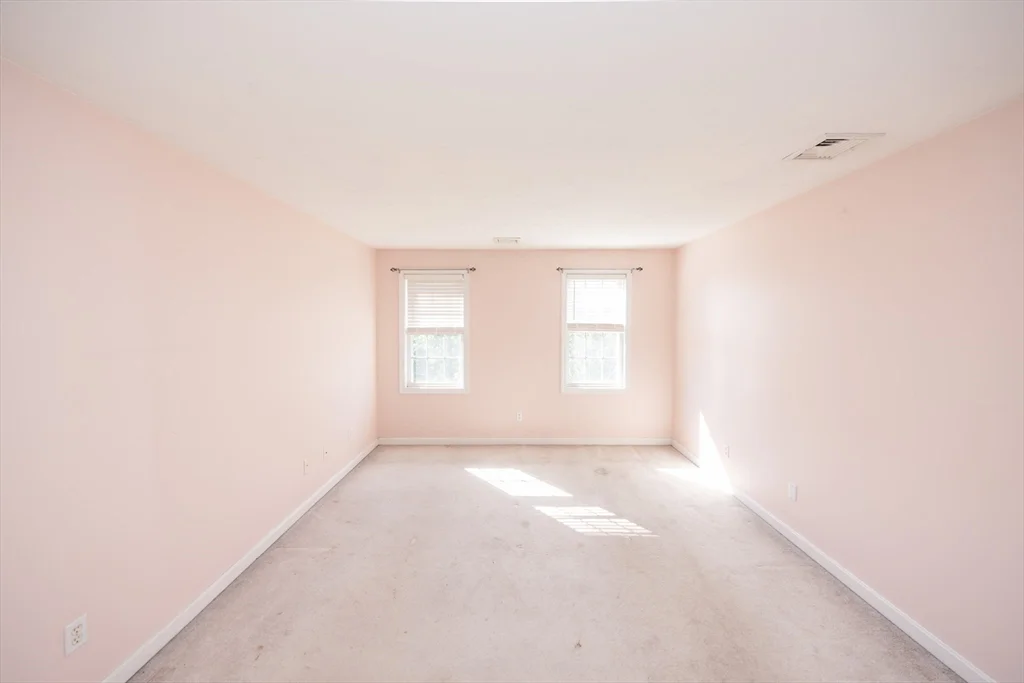 469 Walnut St, Shrewsbury