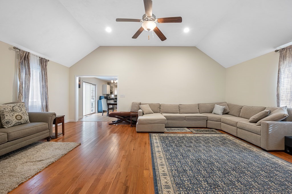 3 Moore Dr, Millbury