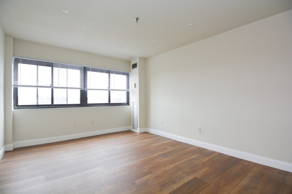 95 Audubon Rd, Wakefield