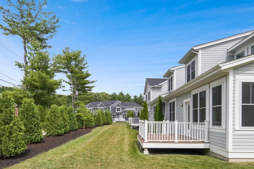 19 Lily Pond Ln, Lexington