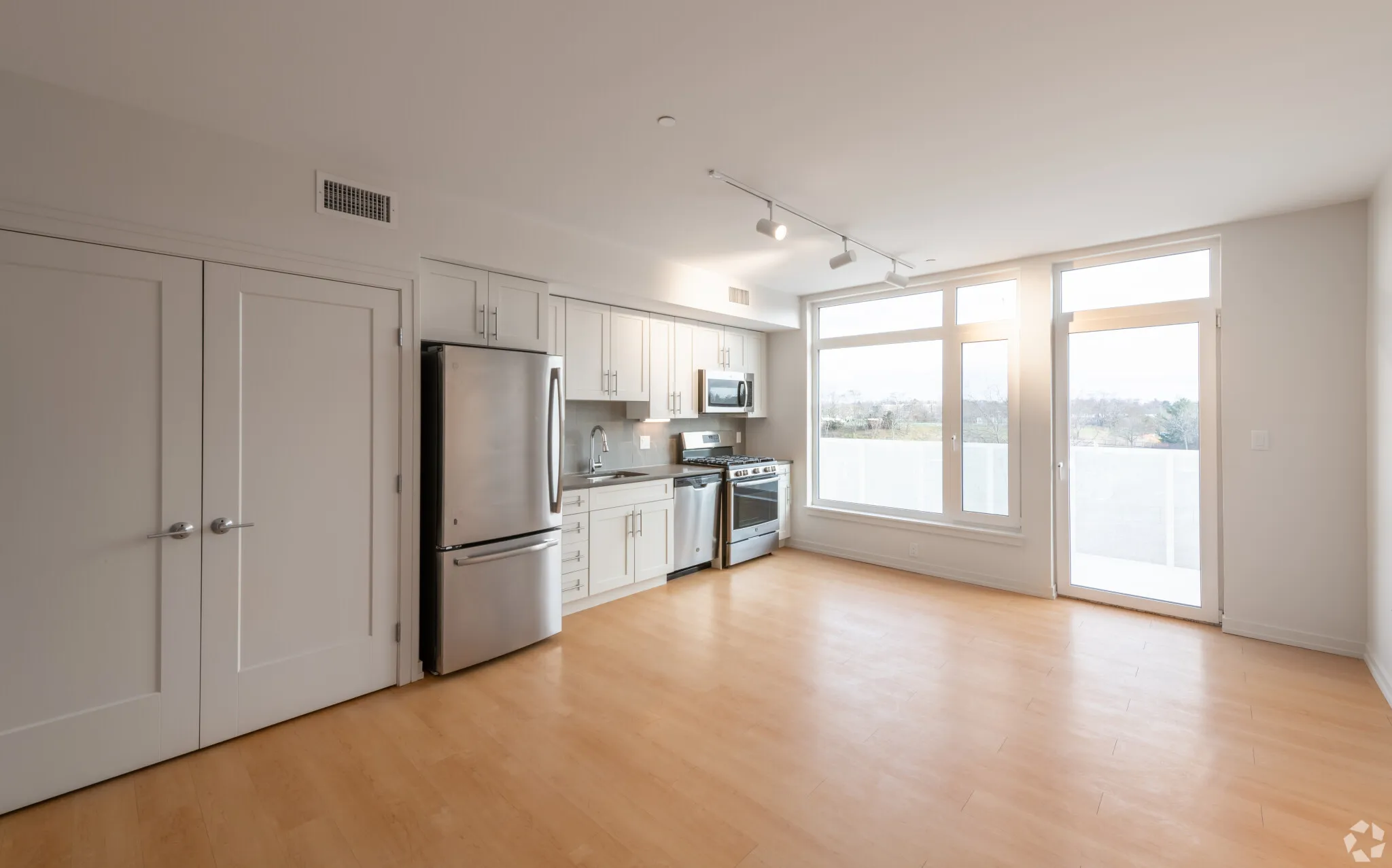 77 New St, Neighborhood Nine