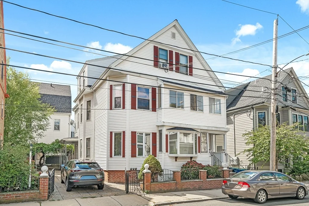 36 Windsor Rd, Davis Square