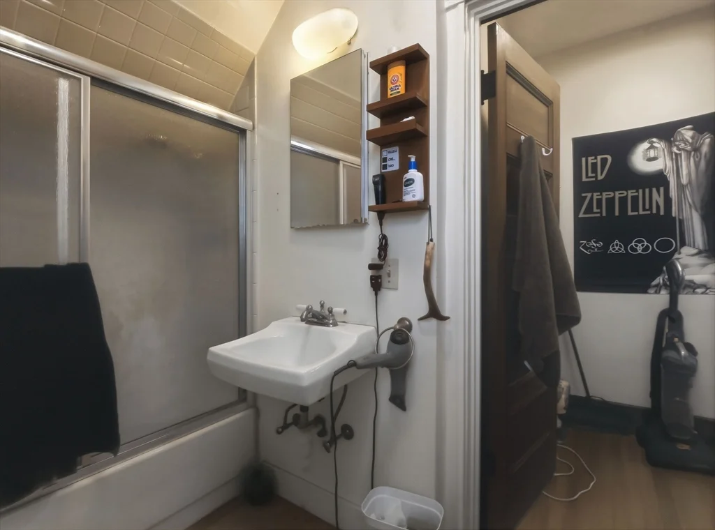 3 Monmouth St, Spring Hill