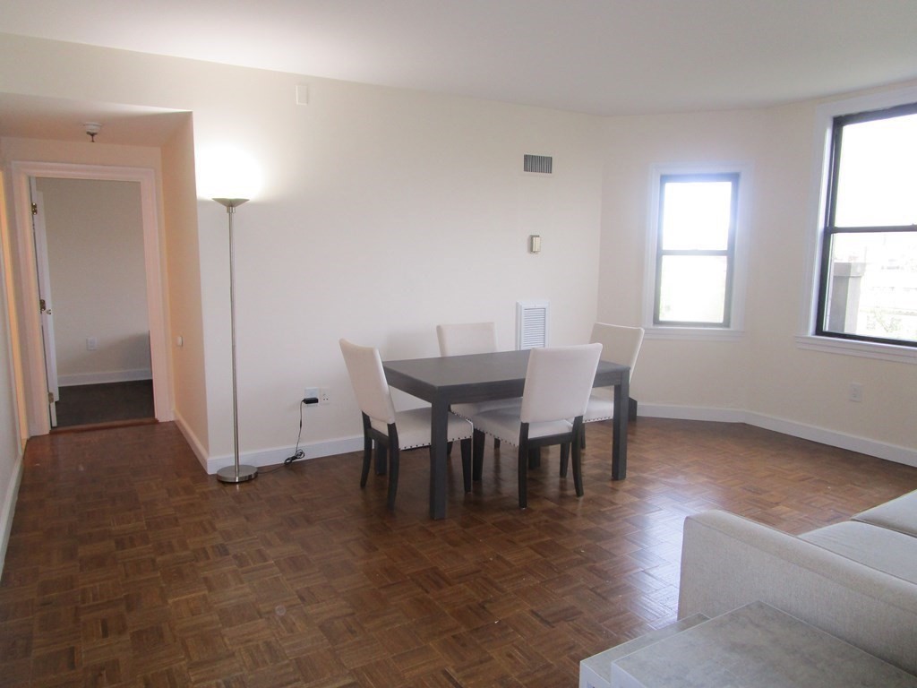 2 bed, 2 bath apartment for rent at 390 Commonwealth Ave Unit 709, Back Bay — photo 3 of 11