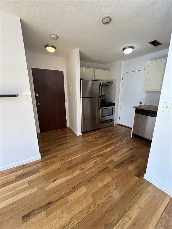 386 Commercial St, North End