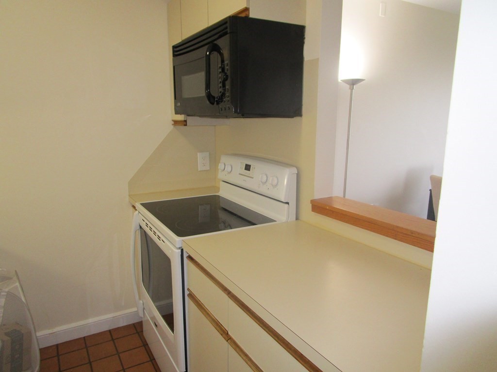 2 bed, 2 bath apartment for rent at 390 Commonwealth Ave Unit 709, Back Bay — photo 6 of 11