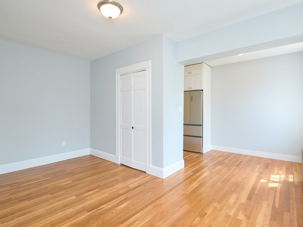 42 Linnaean St, Neighborhood Nine