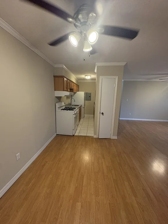 10 Longwood Dr, Andover