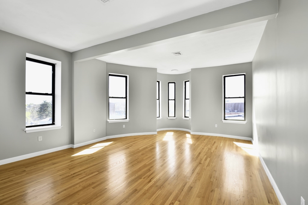 3 Forest St, Medford