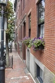 26 Irving St, Beacon Hill