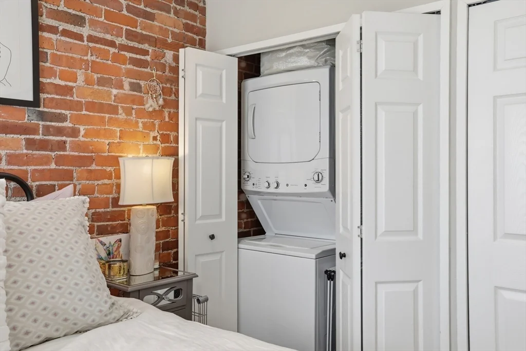 95 Gainsborough St, Fenway