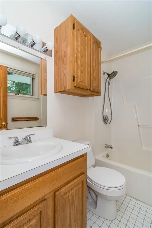 4 Randall Ct, Natick