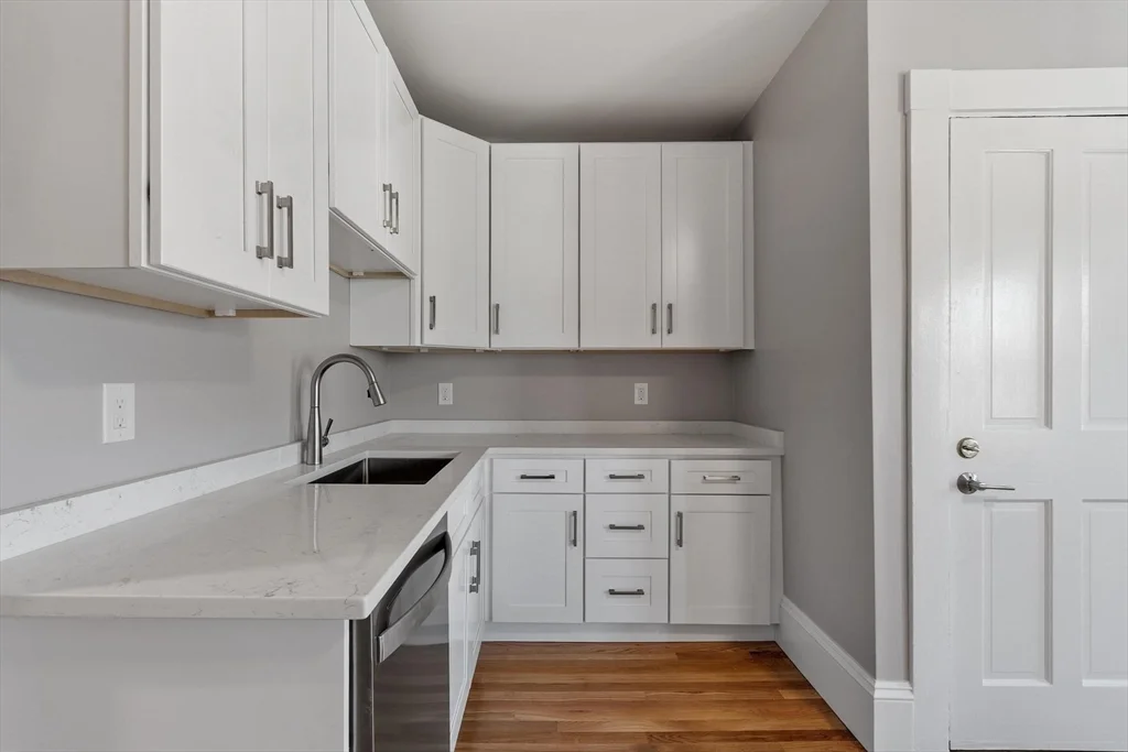 1590 Cambridge St, Mid-Cambridge