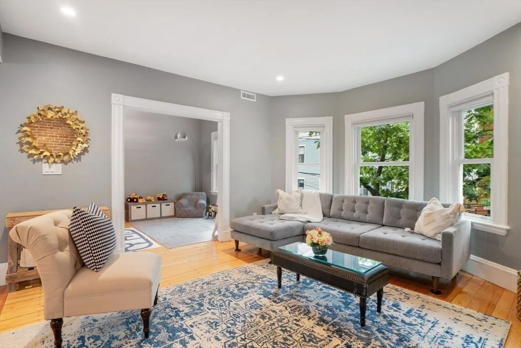 30 Oak St, Charlestown