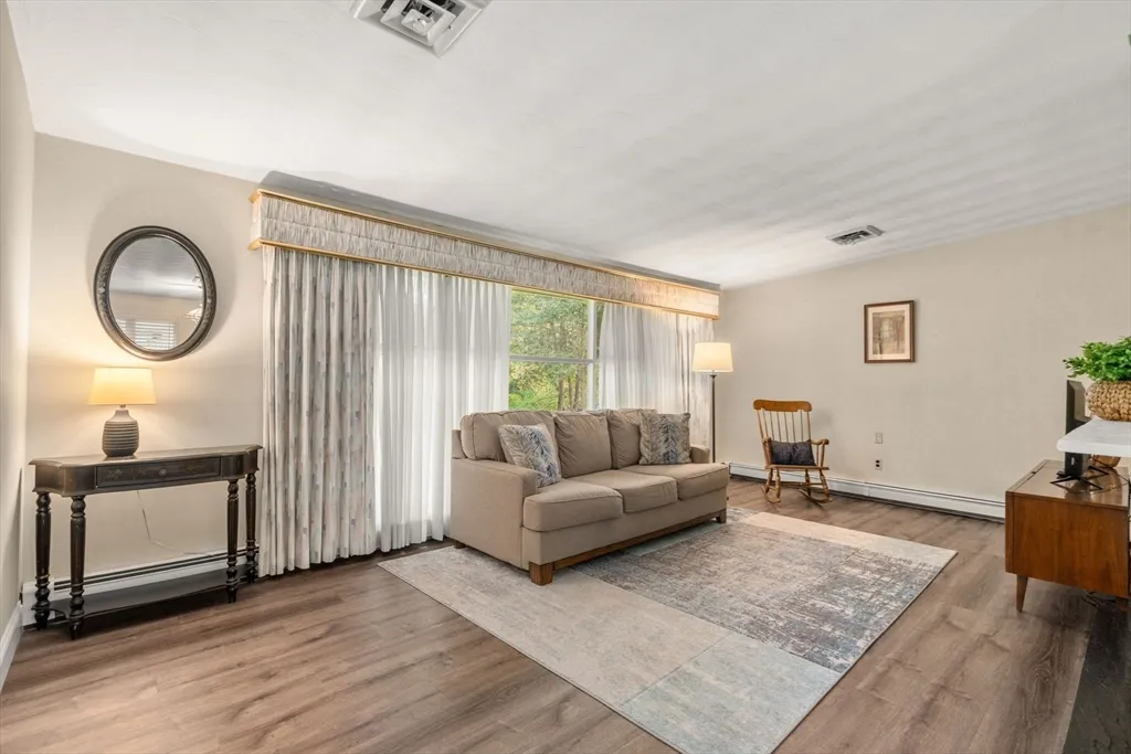 14 Corrine Dr, Framingham