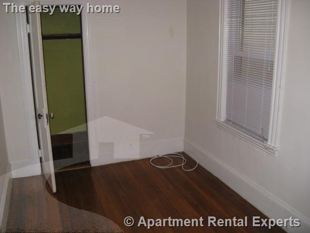 104 Conwell Ave, Tufts