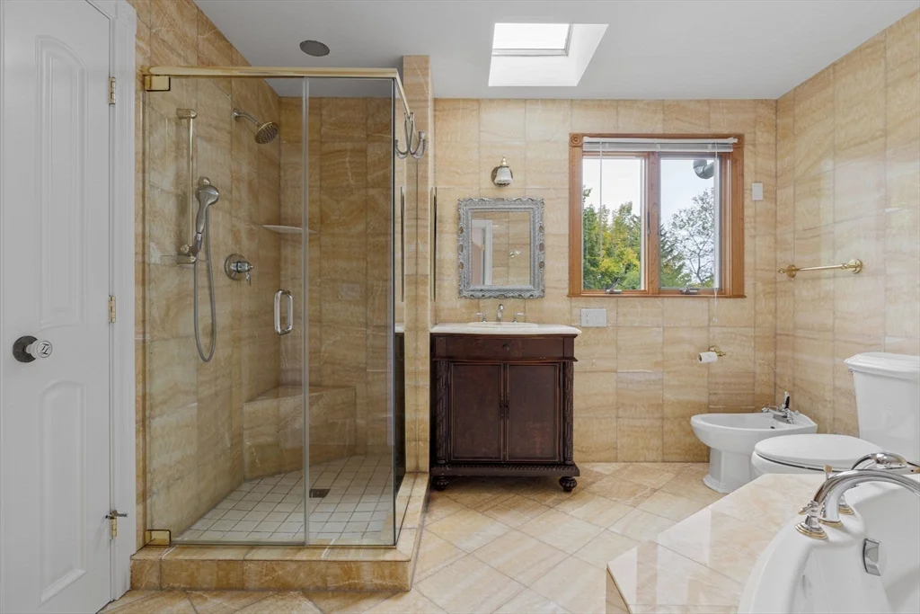 24 Carthay Cir, Newton Highlands