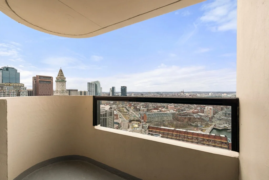 85 E India Row, Waterfront