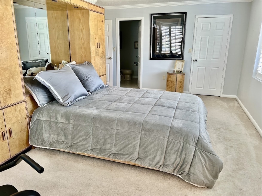 1006 Paradise Rd, Swampscott