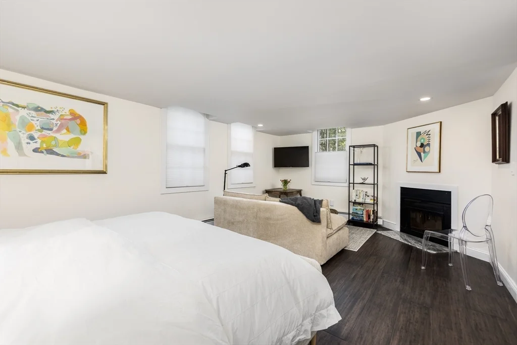 5 Stacey Ct, Marblehead