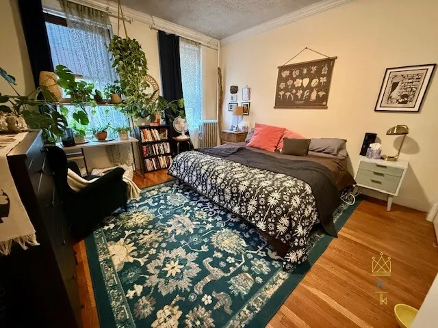 1957 Commonwealth Ave, Brighton