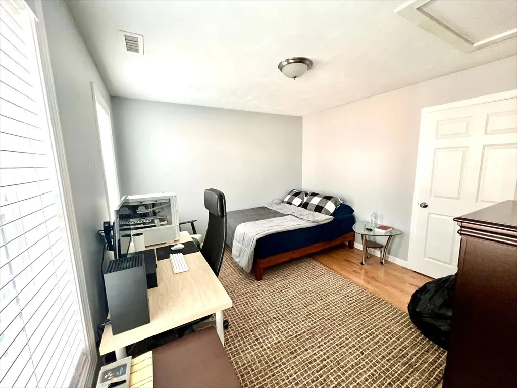 129 Quinapoxet St, Holden