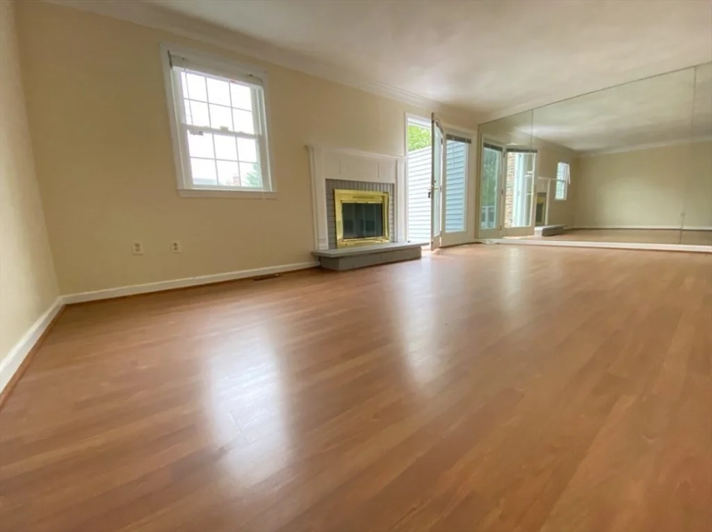 546 Lincoln St, Waltham