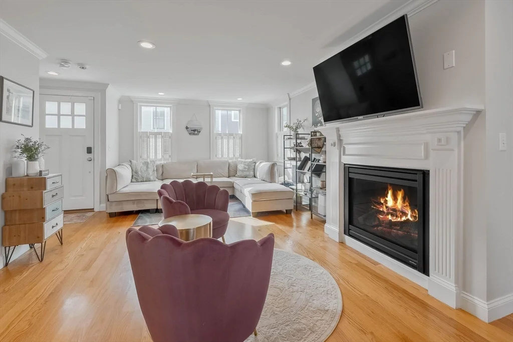 65 Green St, Charlestown