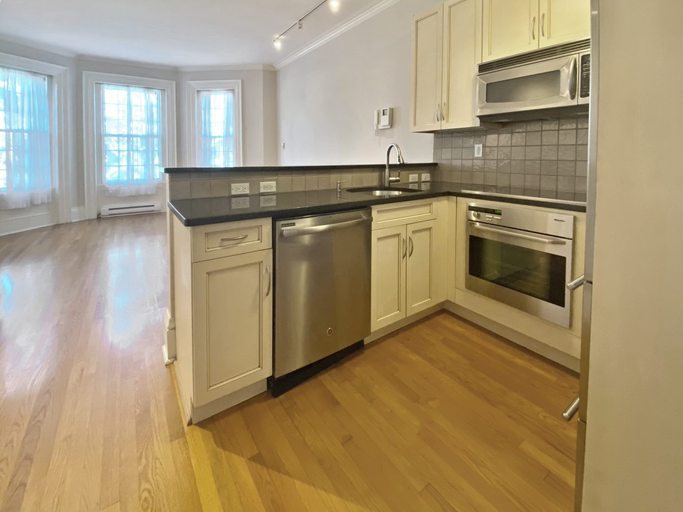 Studio bed, 1 bath apartment for rent at 80 Marlborough St Unit 6, Back Bay — photo 8 of 28