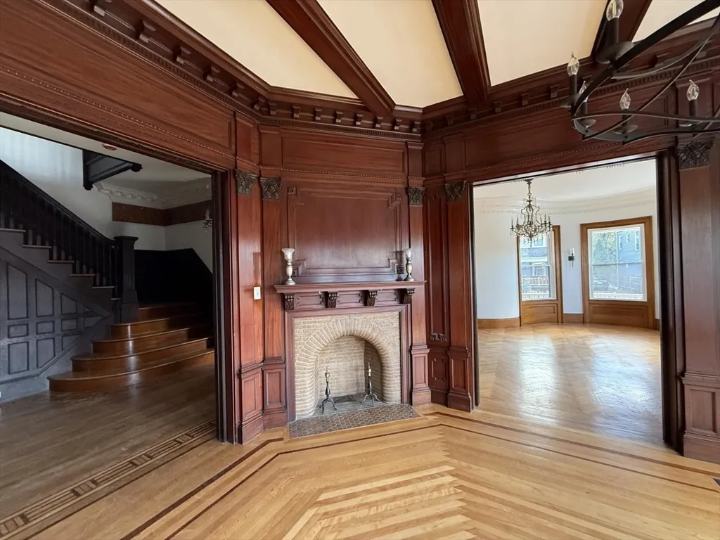 72 Belmont St, Fall River