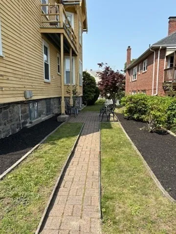 664 Washington St, Oak Square