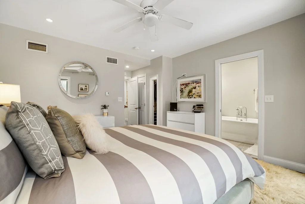 16 Follen St, Back Bay