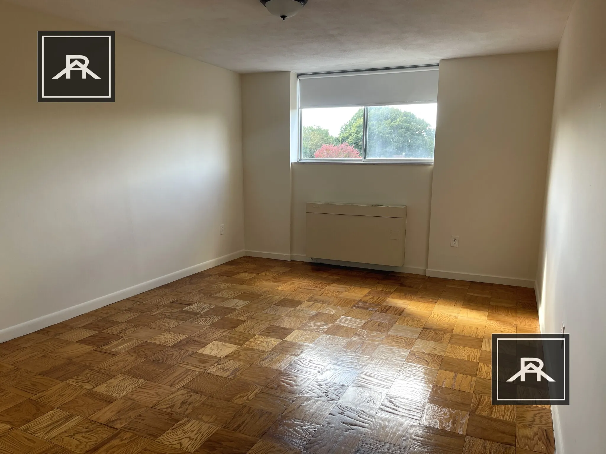 101 Monmouth St, Longwood