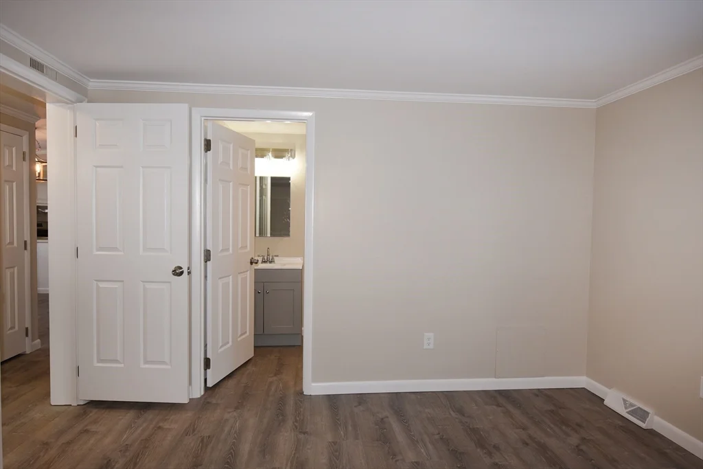 6 Canterbury Ln, Rockland