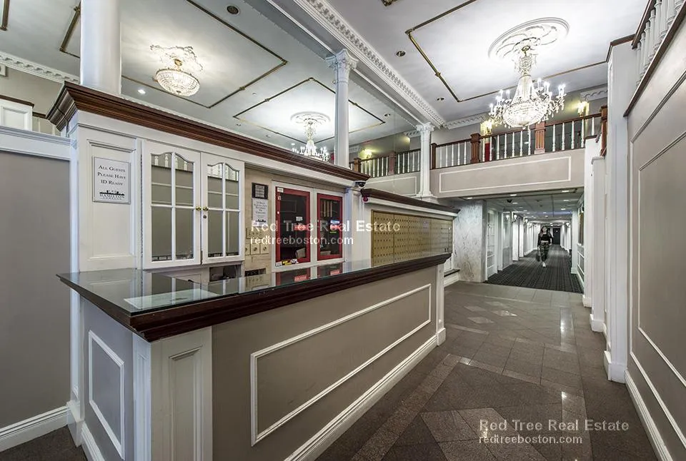 62 Boylston St, Midtown
