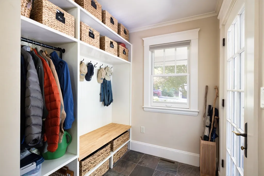 160 Allen Ave, Waban