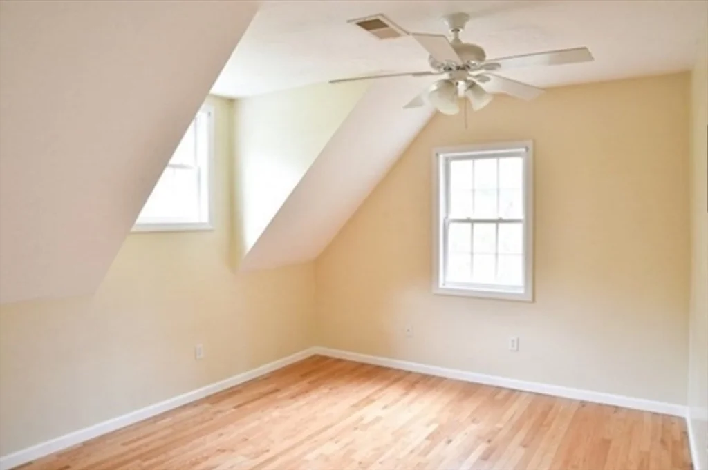 19 Collins Rd, Northborough