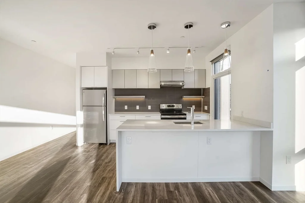 839 Beacon St, Fenway