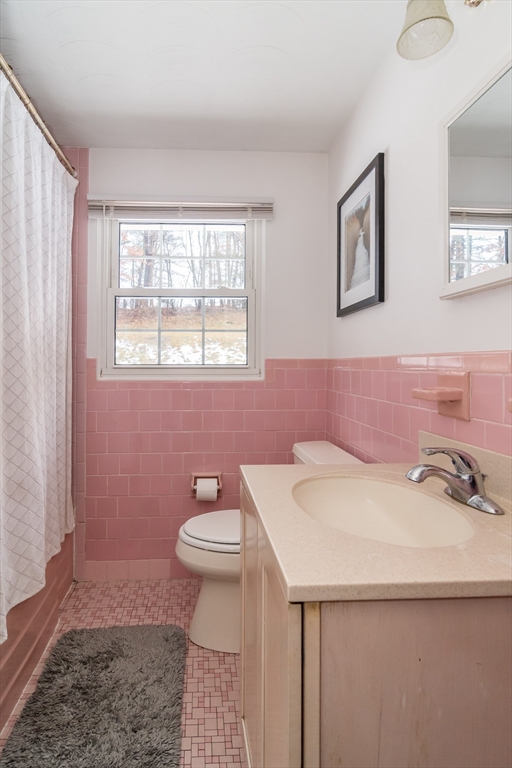 17 Francine Rd, Saxonville