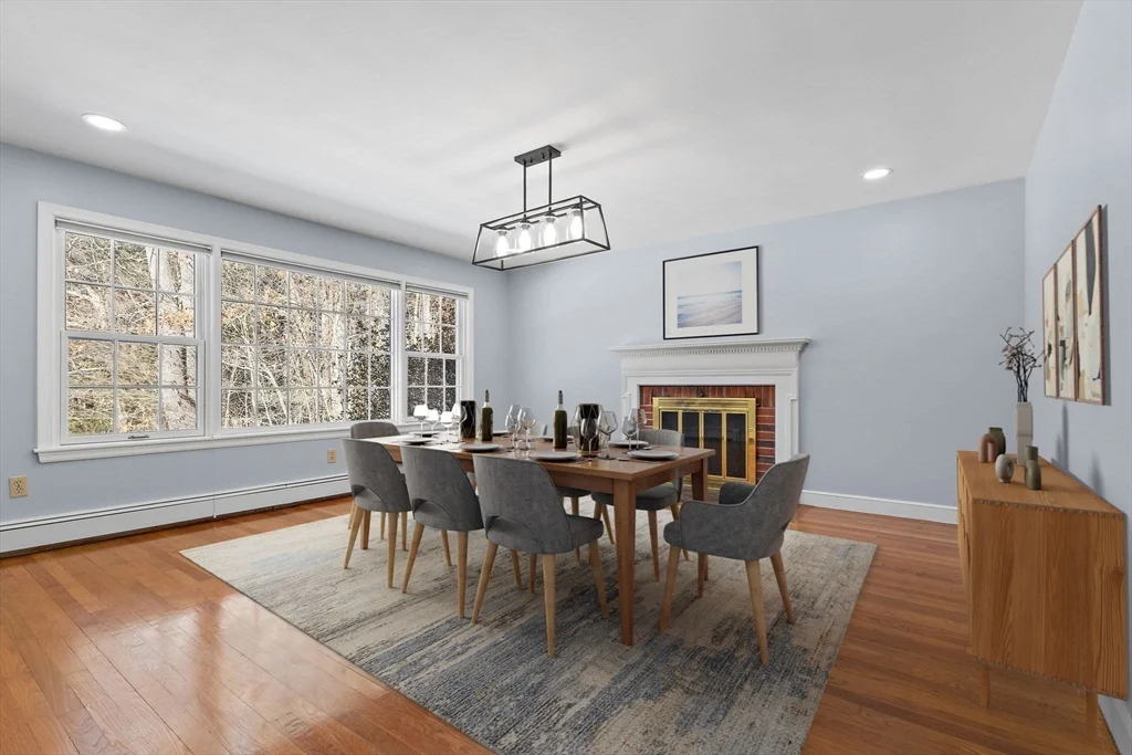 77 Colonial Rd, Sudbury