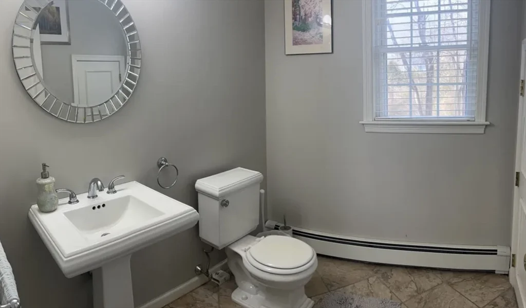 21 Shubert Rd, East Weymouth