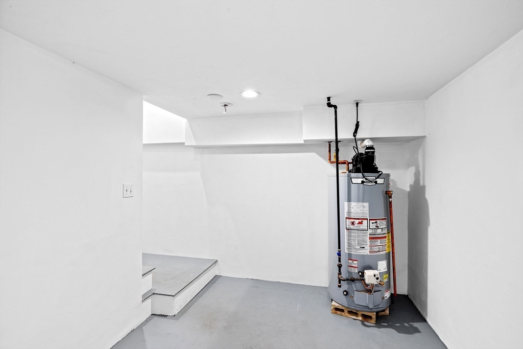 47 Fottler Rd, Hingham