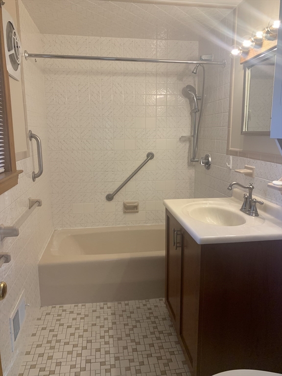 239 Grove St, Waltham