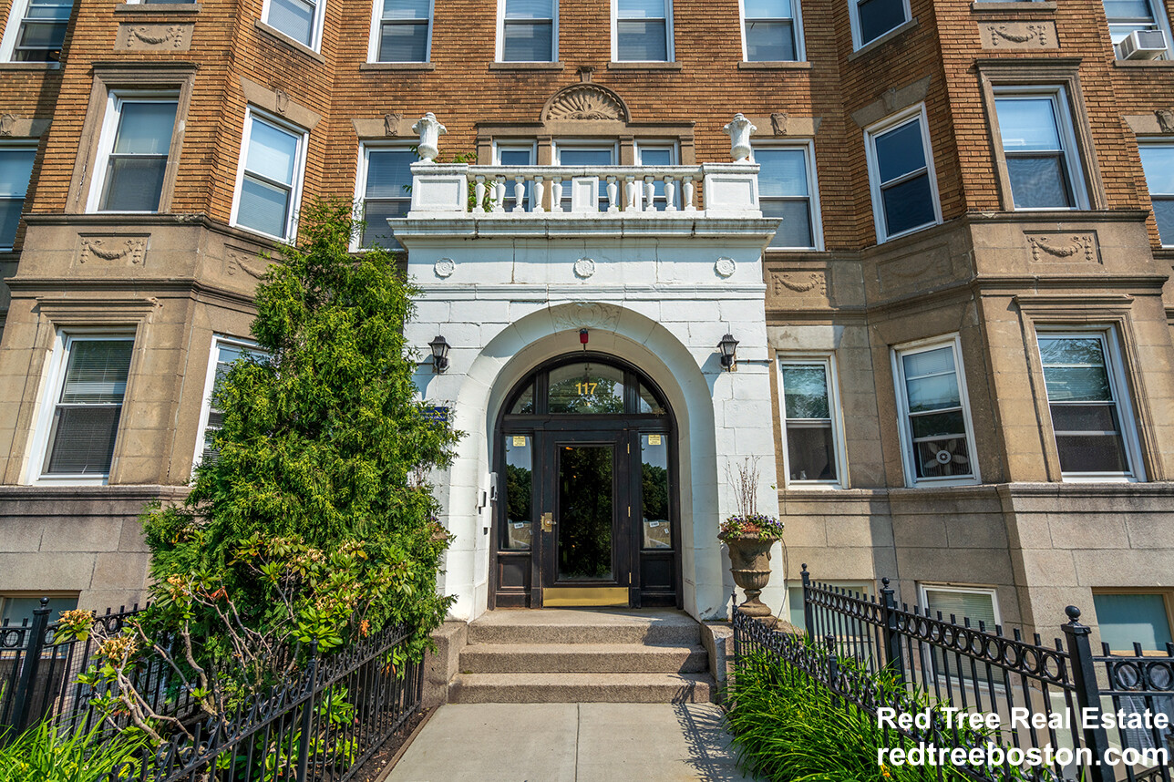117 Park Dr, Fenway
