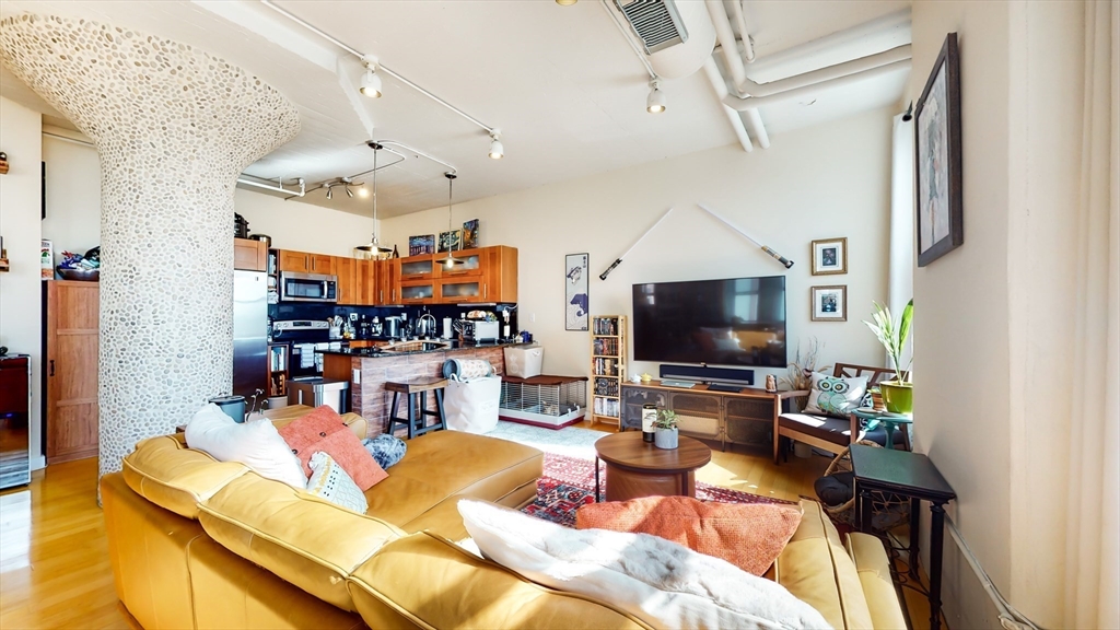 210 South, Leather District